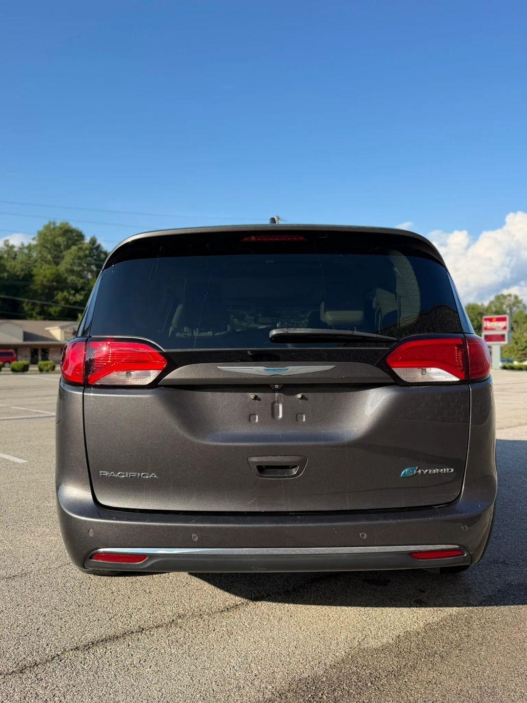 Chrysler Pacifica Hybrid Limited FWD 2018