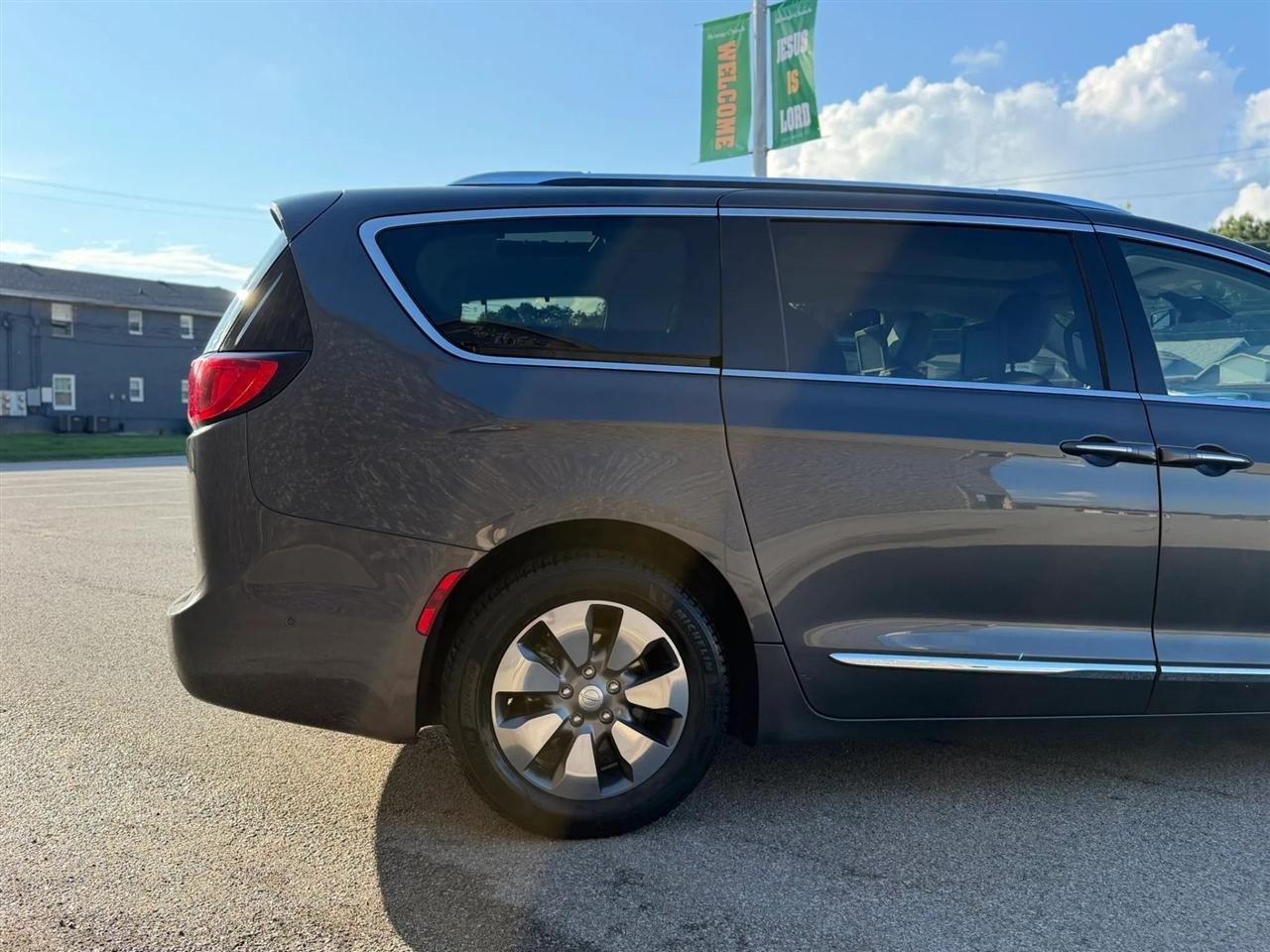 Chrysler Pacifica Hybrid Limited FWD 2018