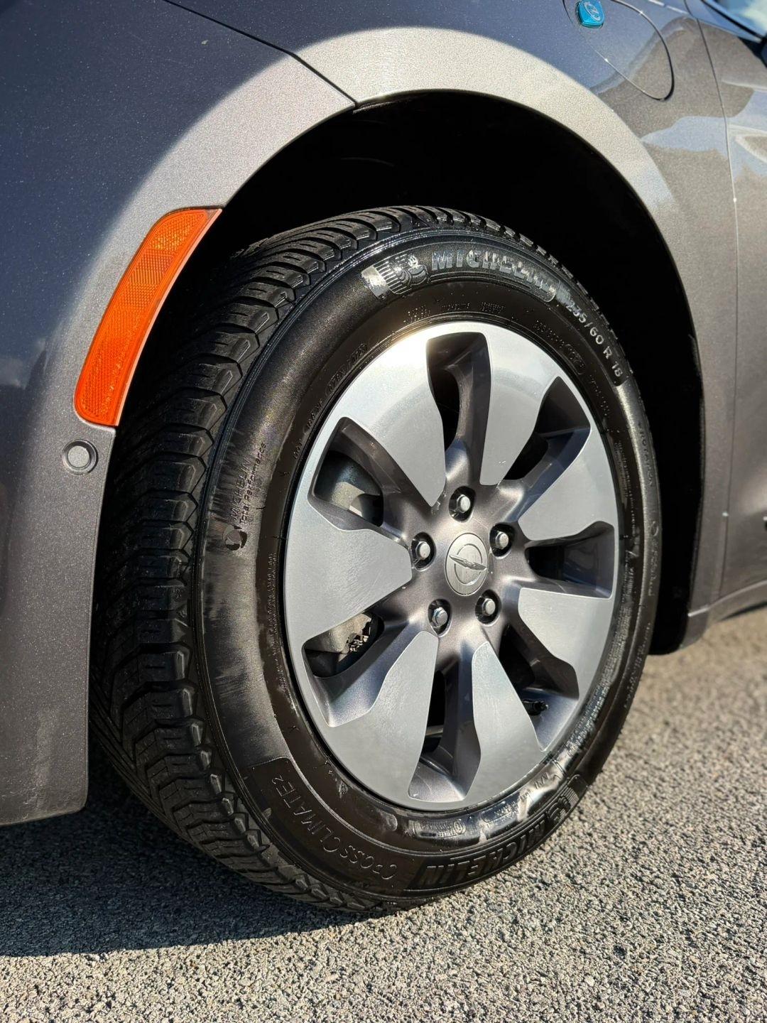 Chrysler Pacifica Hybrid Limited FWD 2018