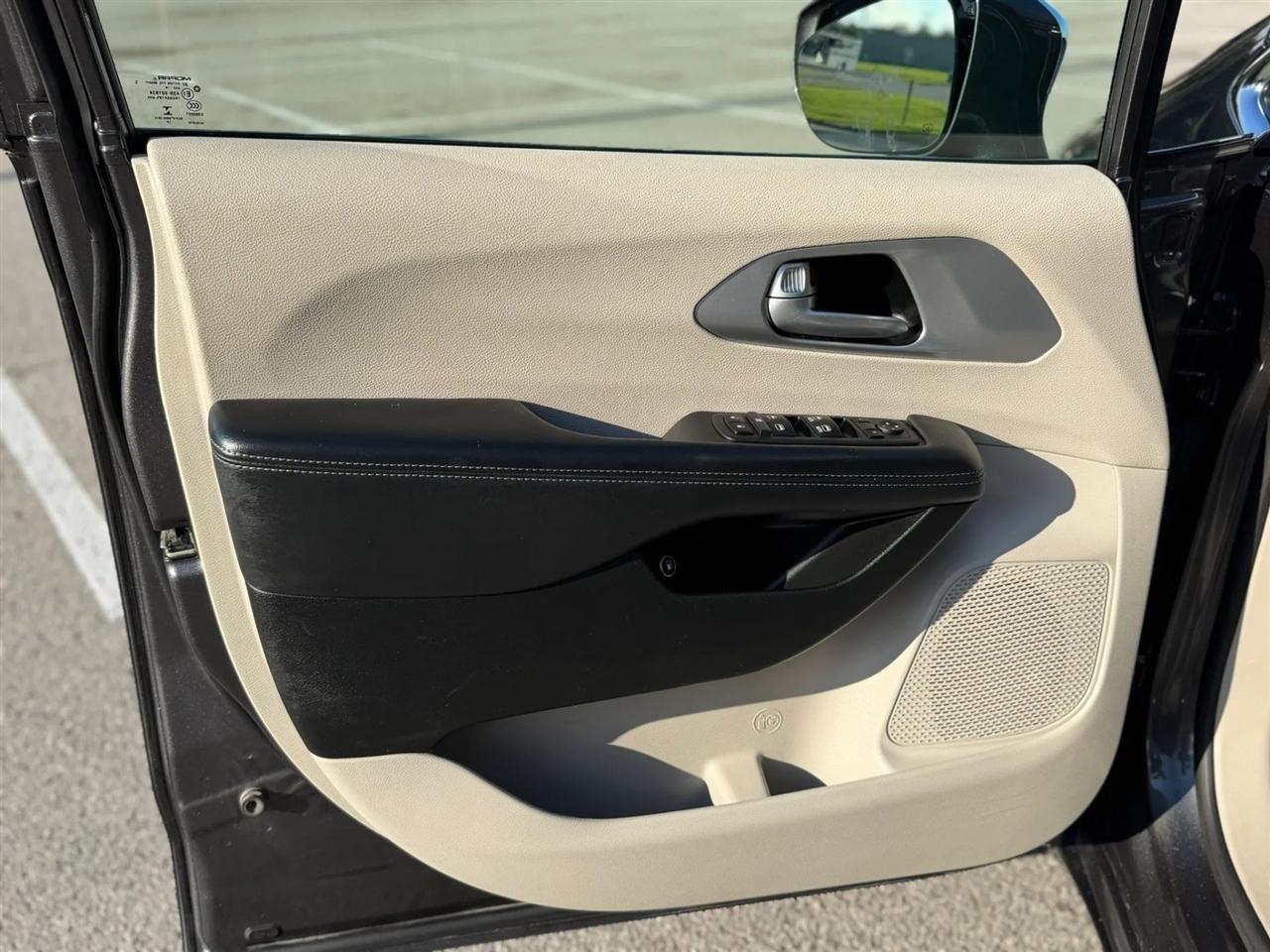 Chrysler Pacifica Hybrid Limited FWD 2018
