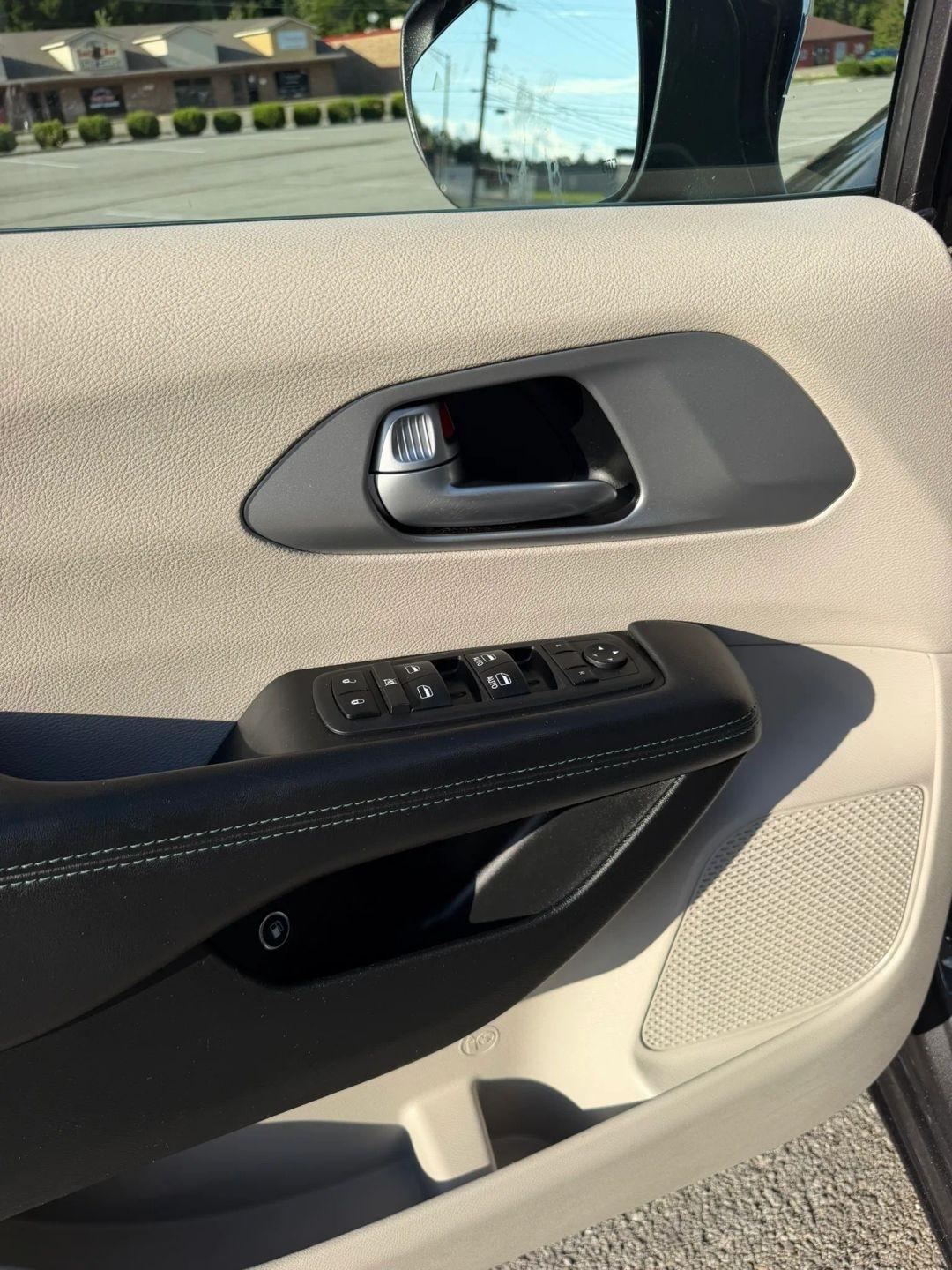 Chrysler Pacifica Hybrid Limited FWD 2018