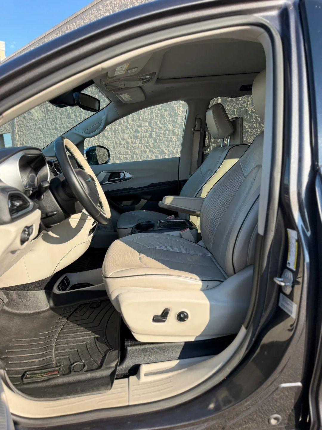 Chrysler Pacifica Hybrid Limited FWD 2018