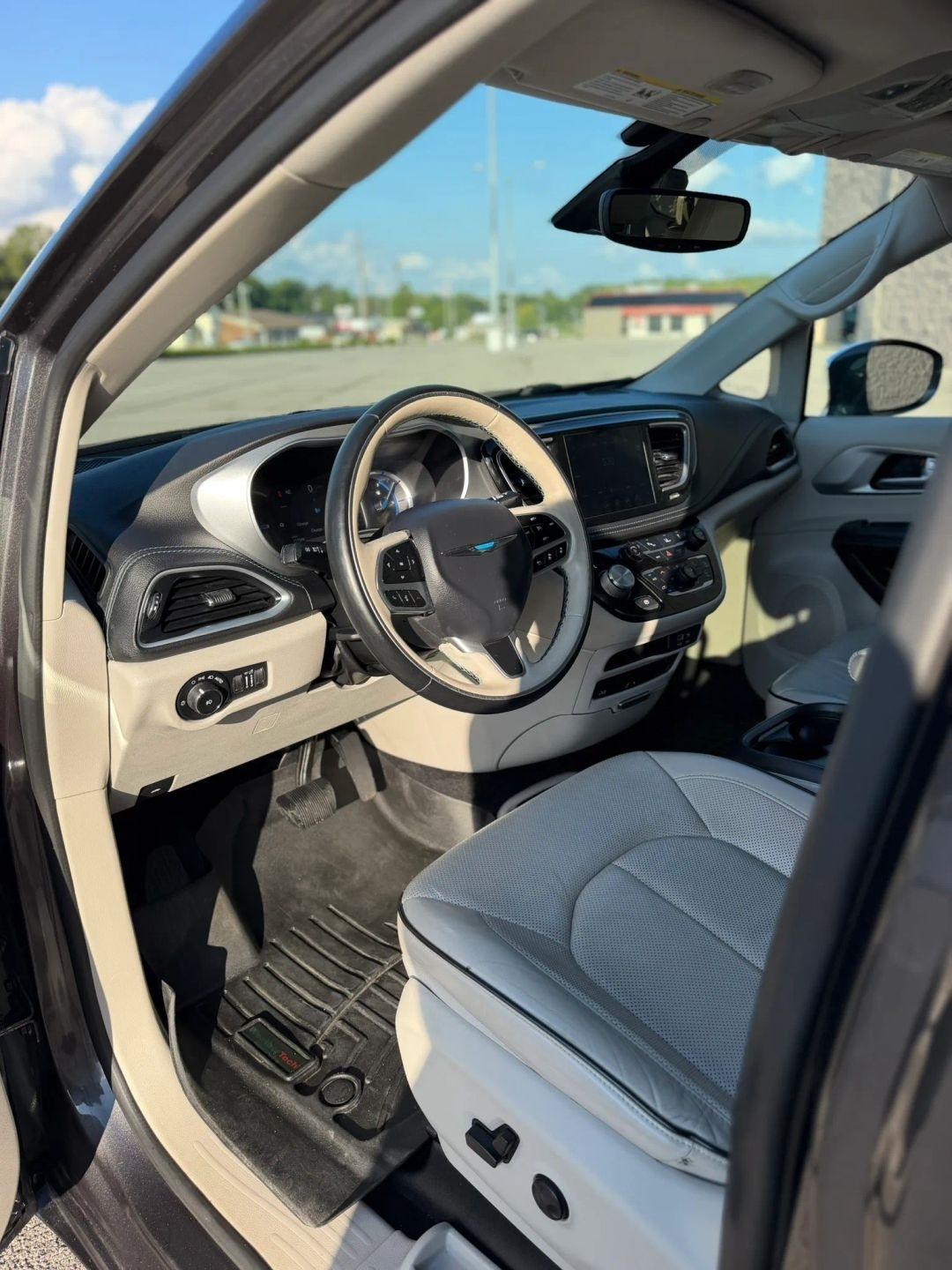 Chrysler Pacifica Hybrid Limited FWD 2018