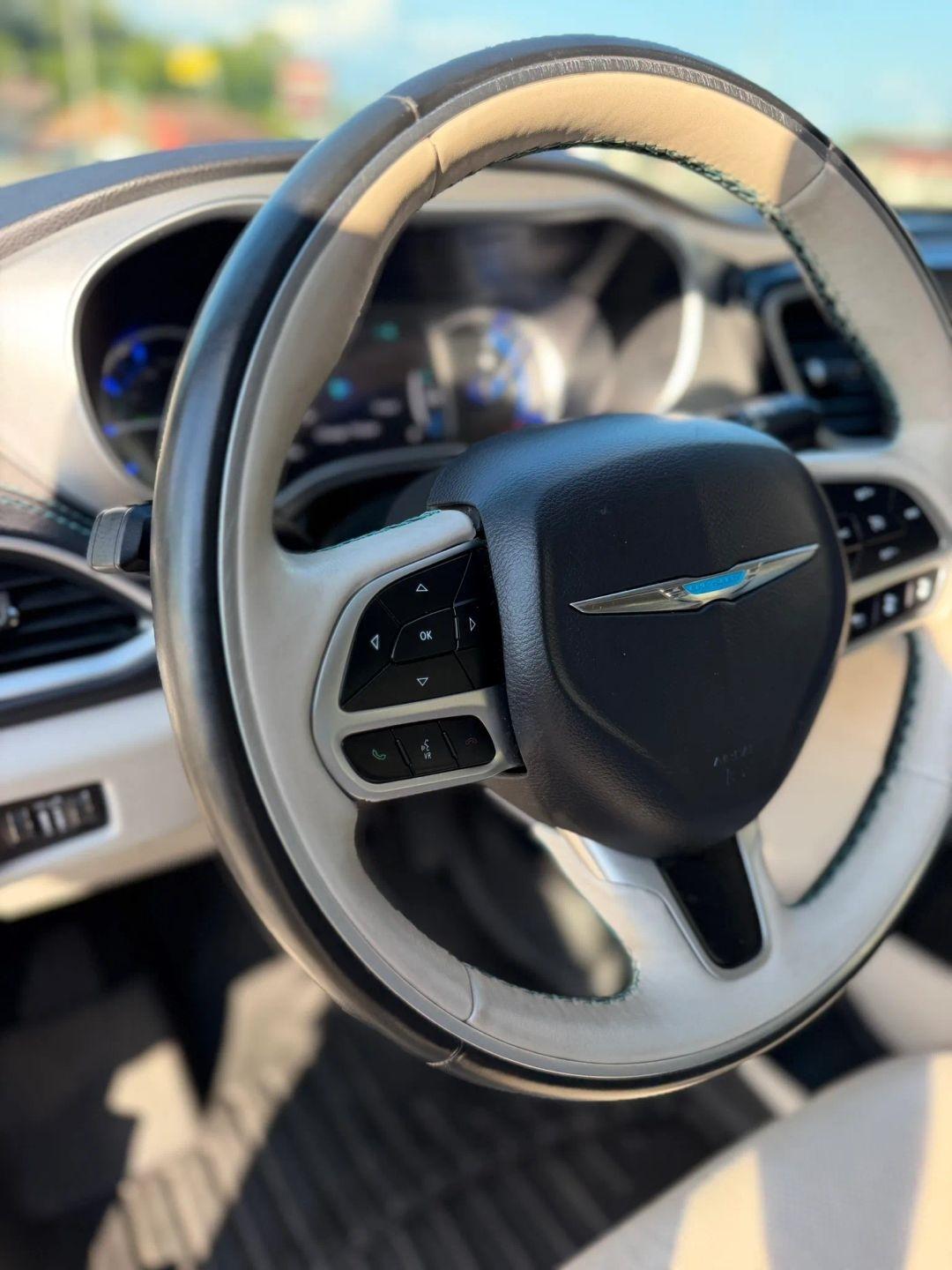 Chrysler Pacifica Hybrid Limited FWD 2018