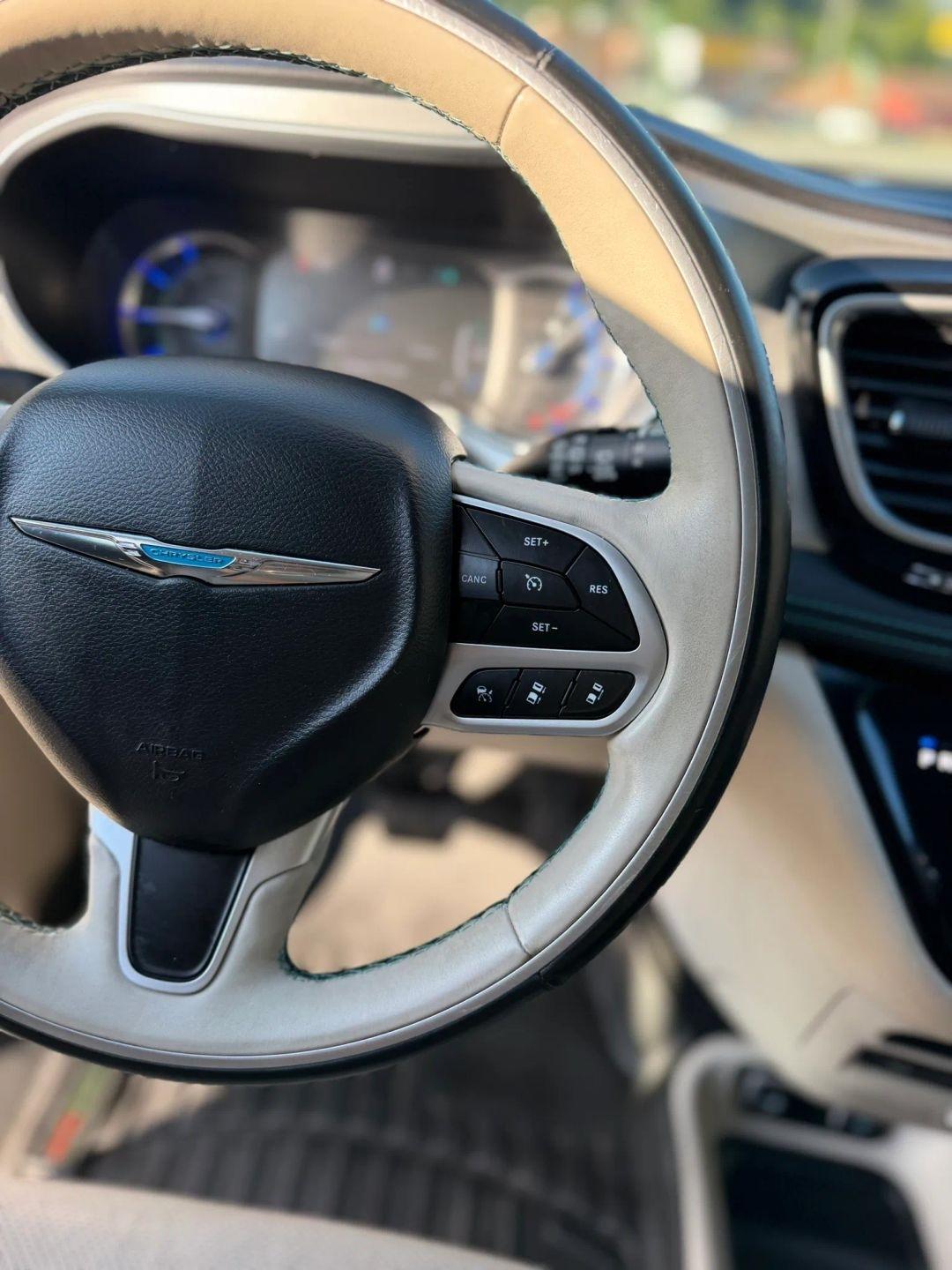 Chrysler Pacifica Hybrid Limited FWD 2018