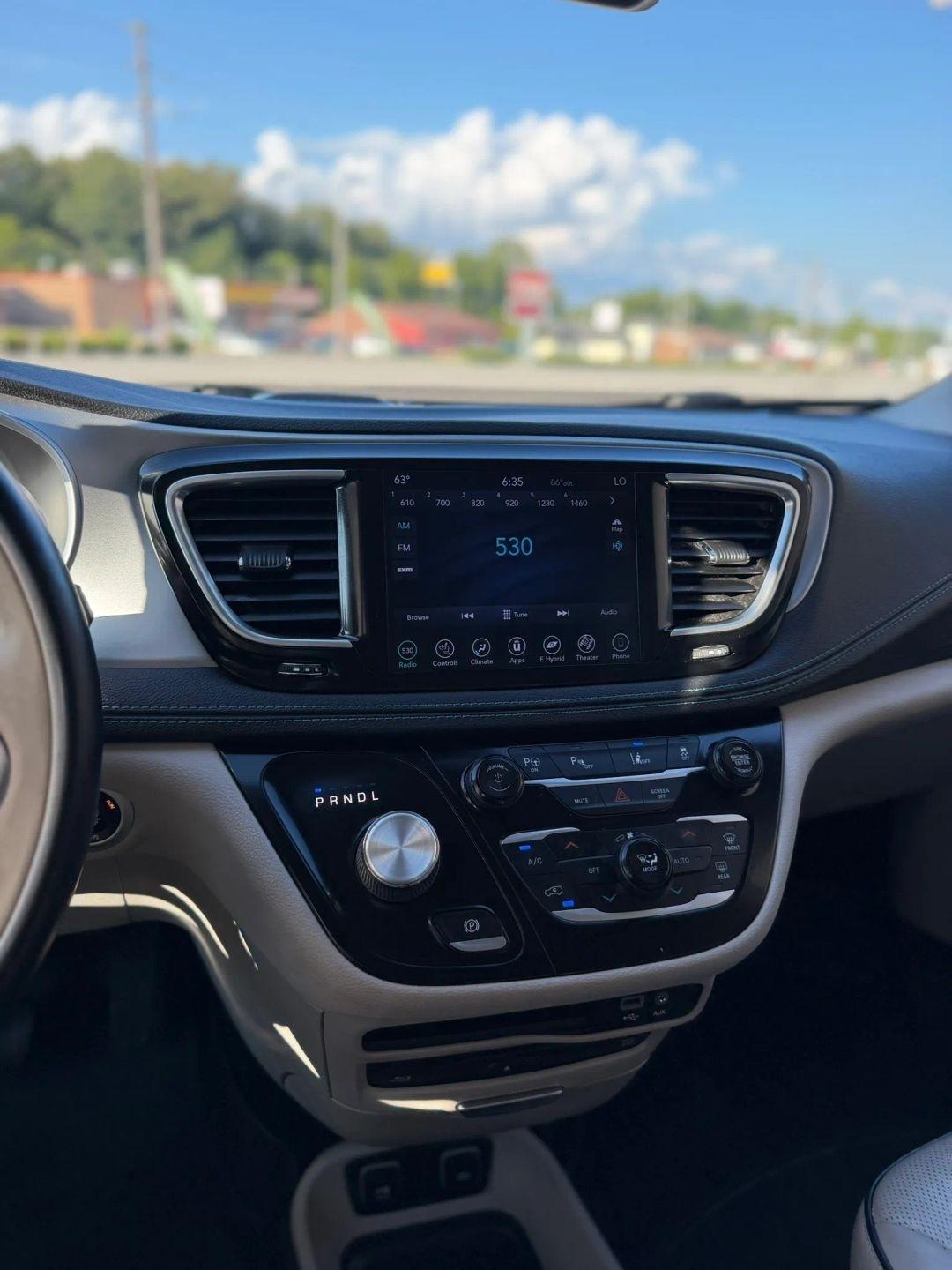 Chrysler Pacifica Hybrid Limited FWD 2018