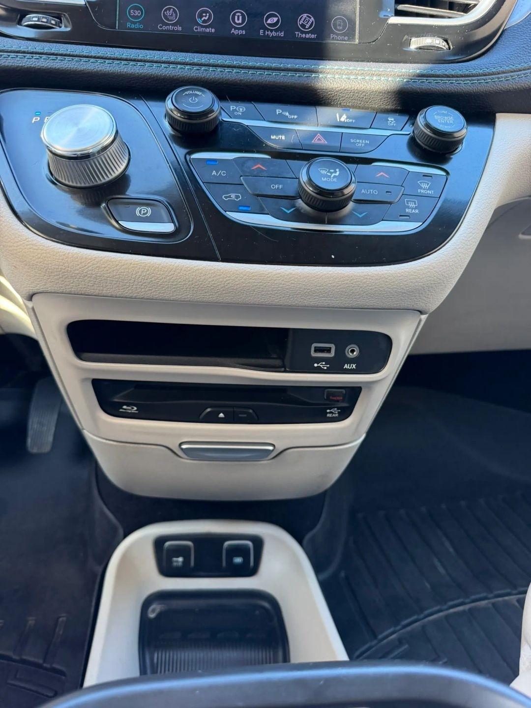 Chrysler Pacifica Hybrid Limited FWD 2018