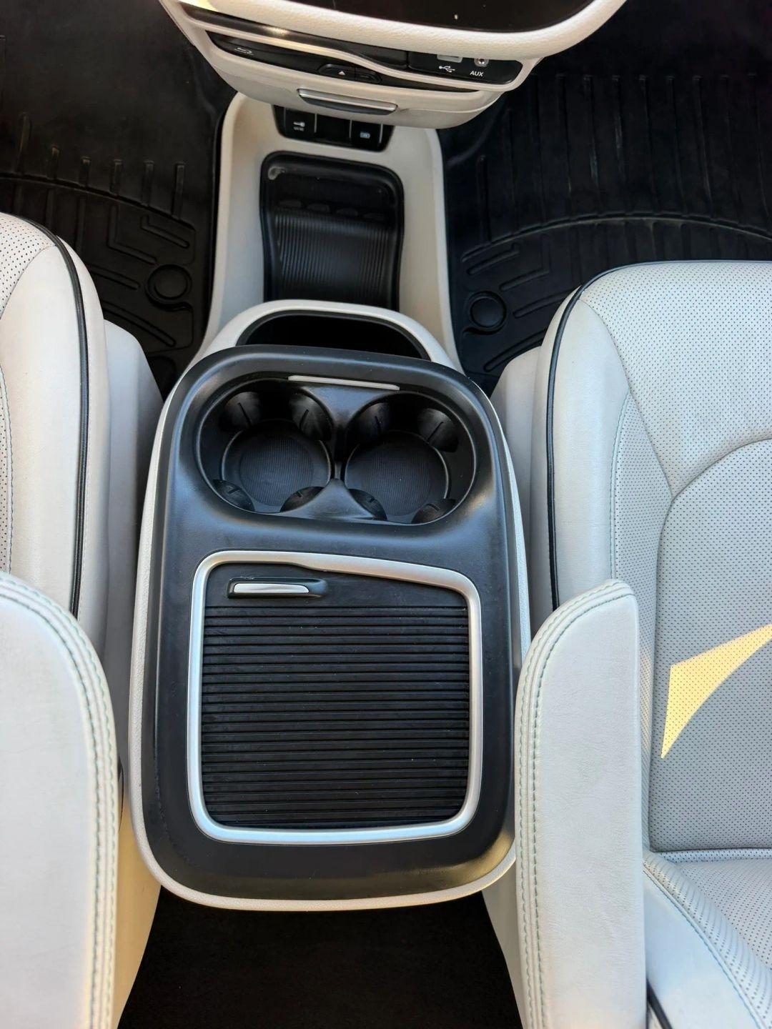 Chrysler Pacifica Hybrid Limited FWD 2018