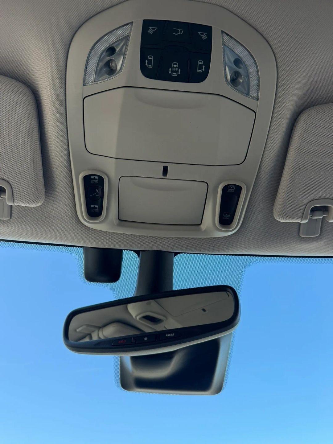 Chrysler Pacifica Hybrid Limited FWD 2018