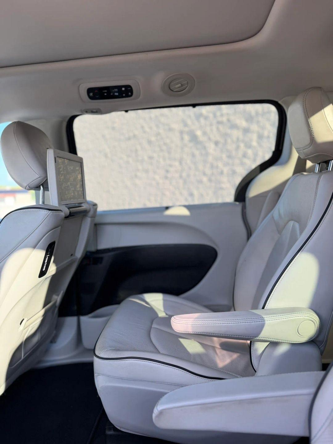 Chrysler Pacifica Hybrid Limited FWD 2018