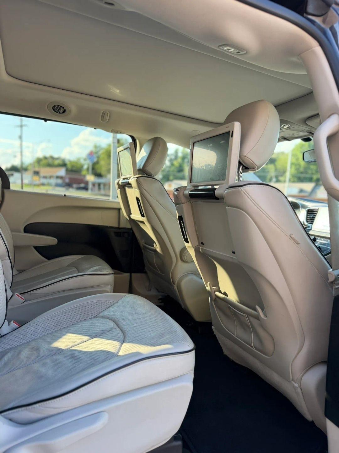 Chrysler Pacifica Hybrid Limited FWD 2018