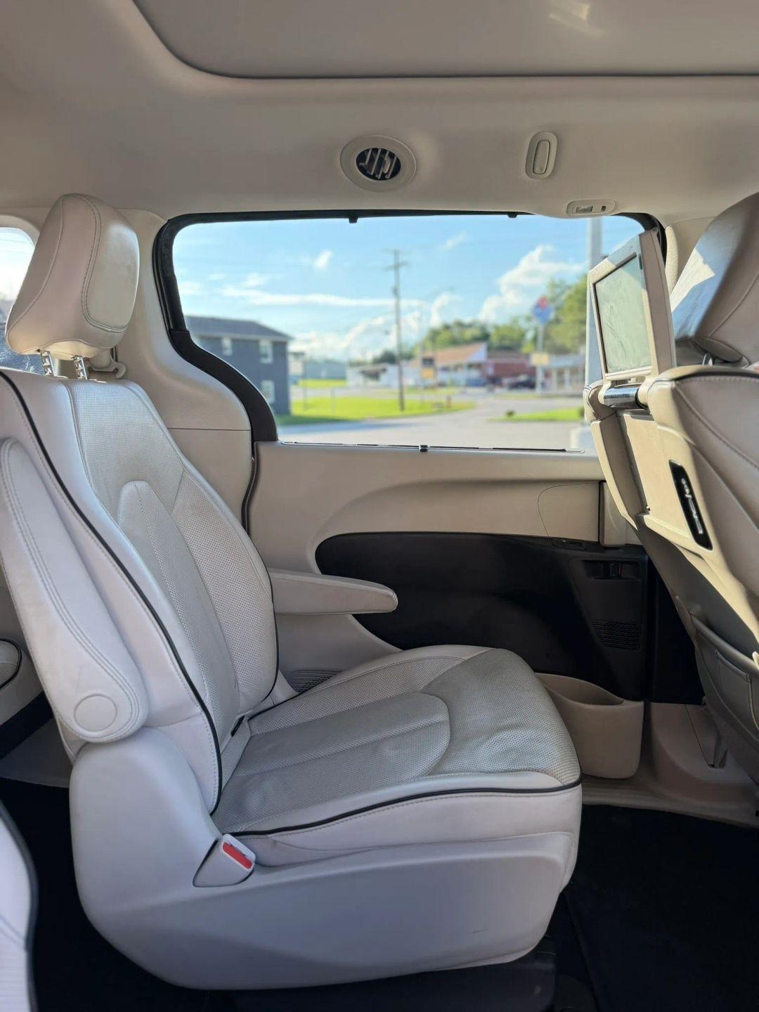 Chrysler Pacifica Hybrid Limited FWD 2018
