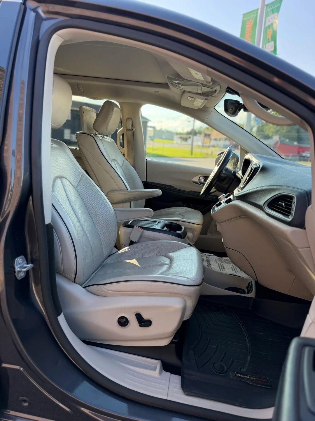 Chrysler Pacifica Hybrid Limited FWD 2018