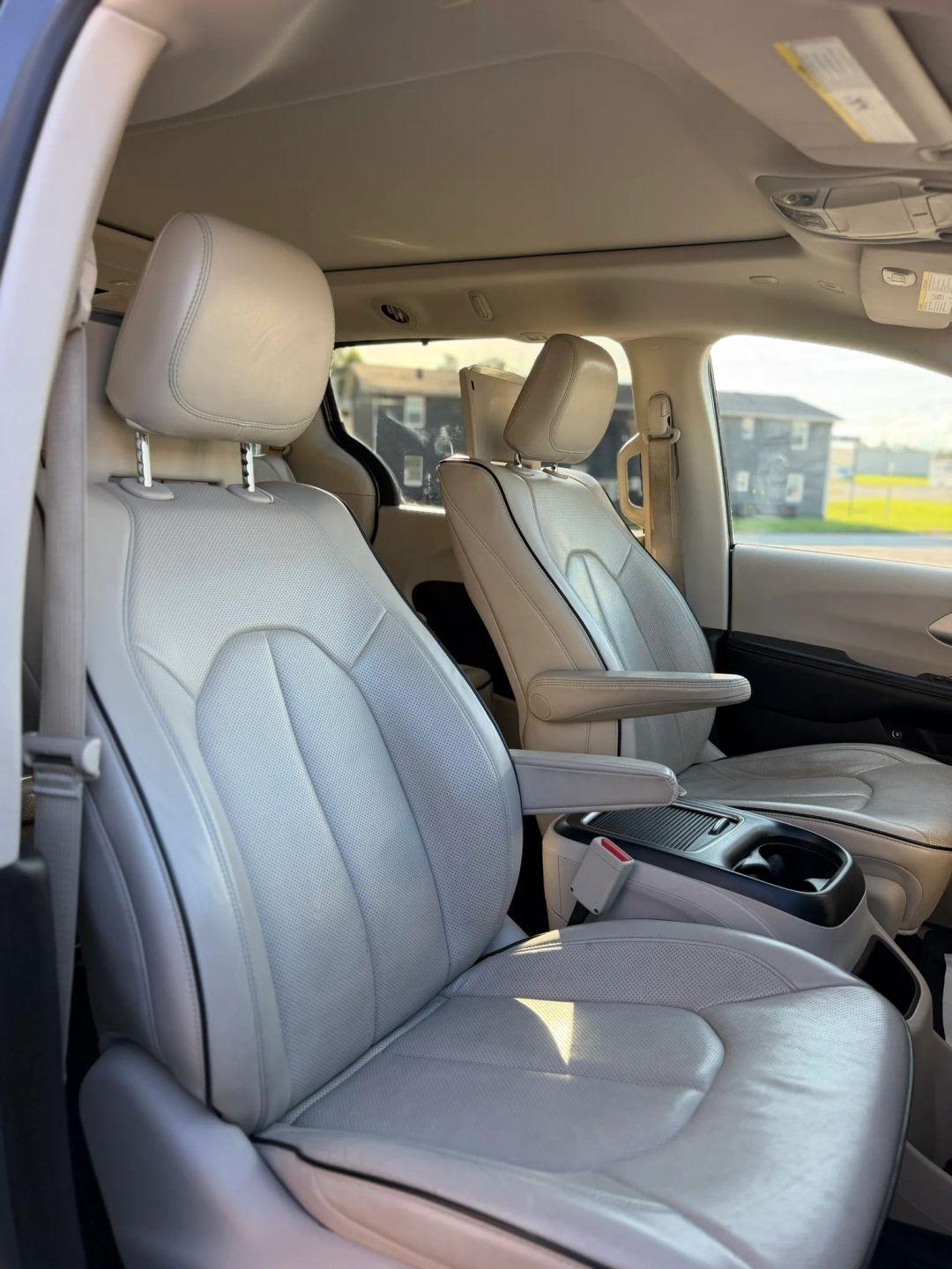 Chrysler Pacifica Hybrid Limited FWD 2018