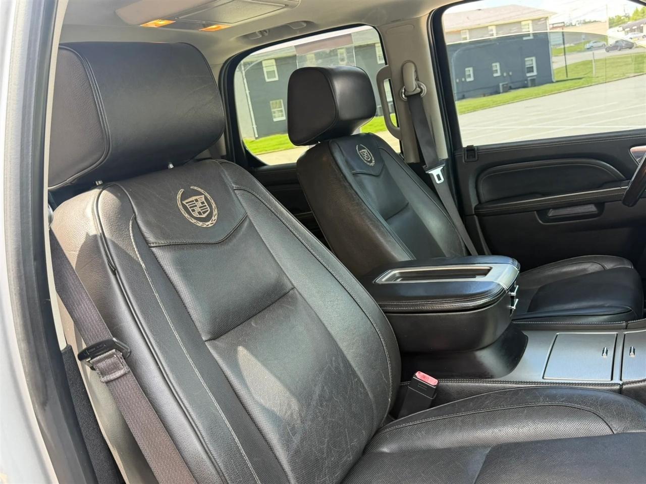 Cadillac Escalade AWD 4dr Platinum Edition 2013