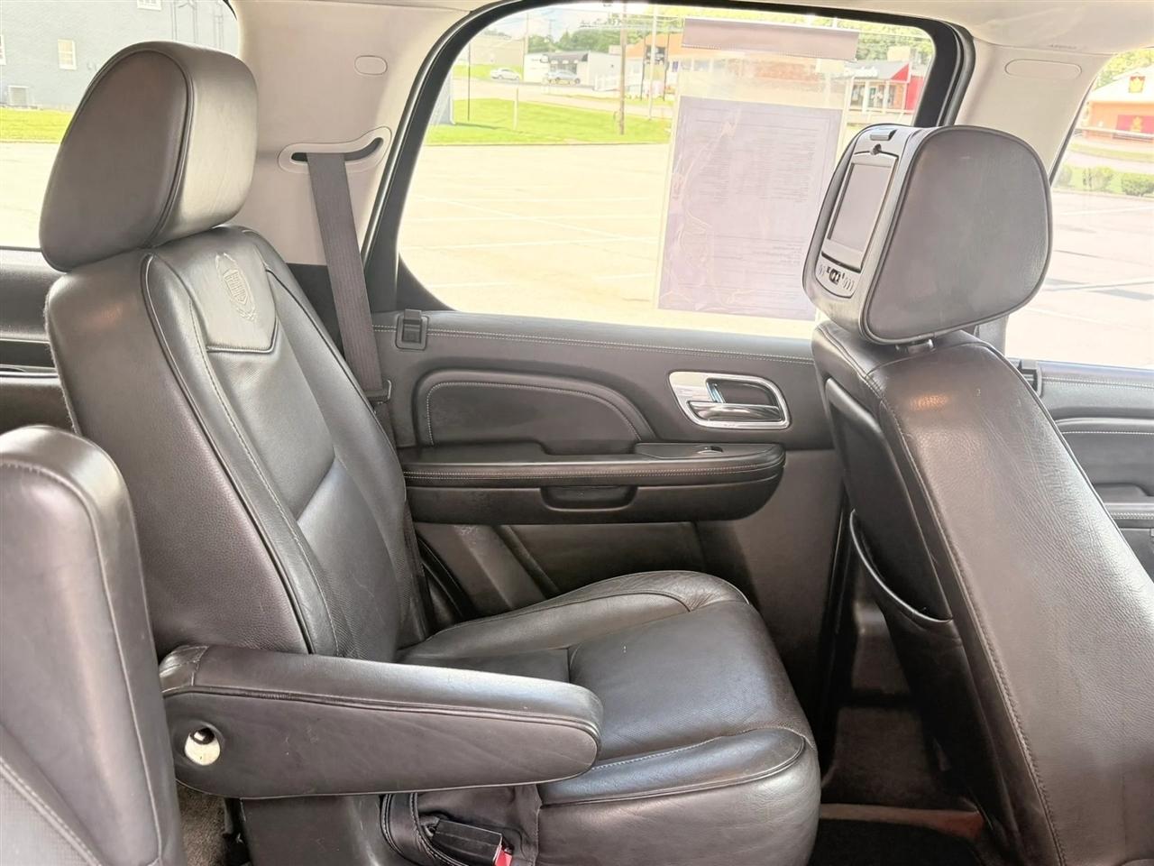 Cadillac Escalade AWD 4dr Platinum Edition 2013
