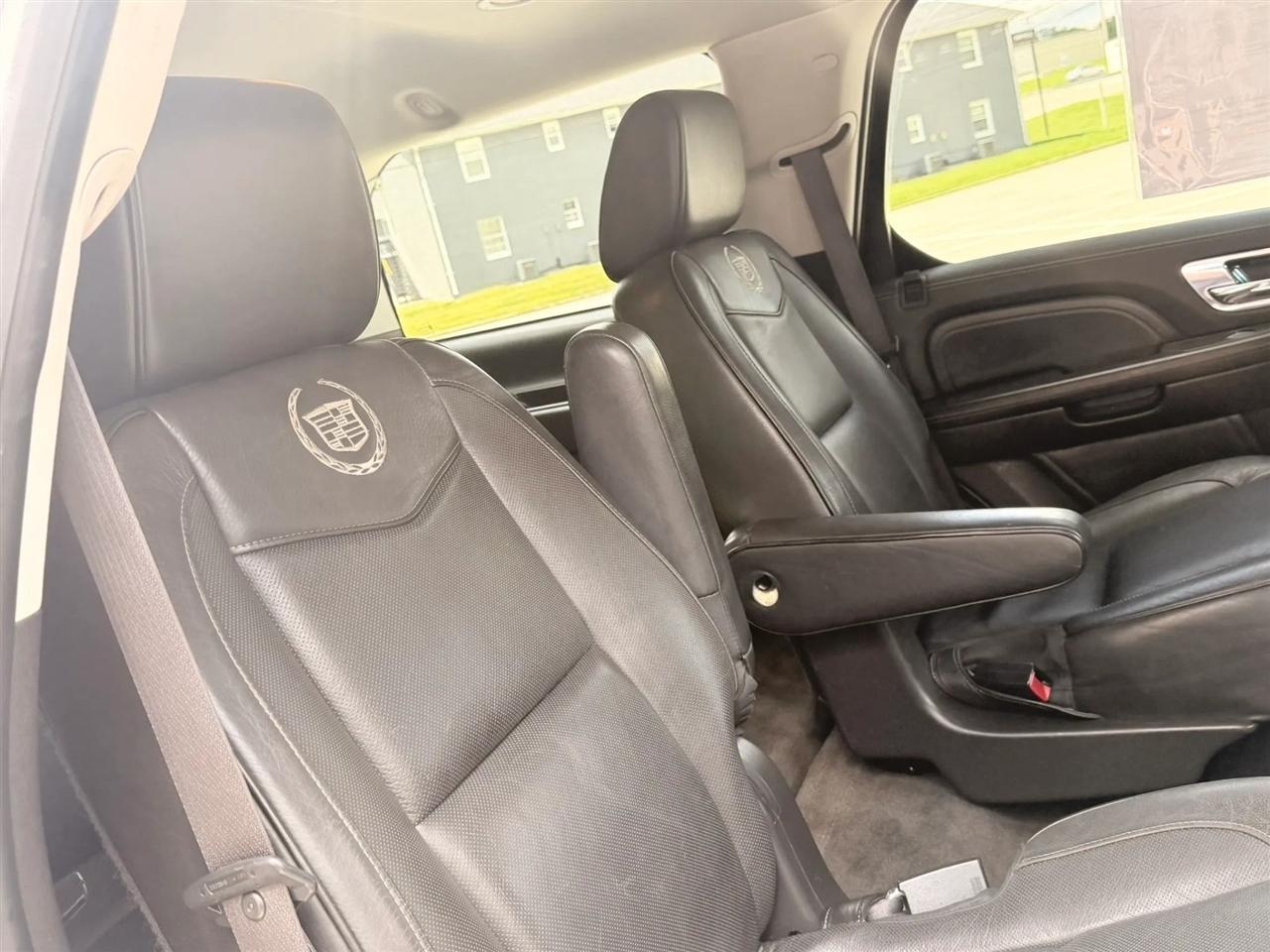 Cadillac Escalade AWD 4dr Platinum Edition 2013