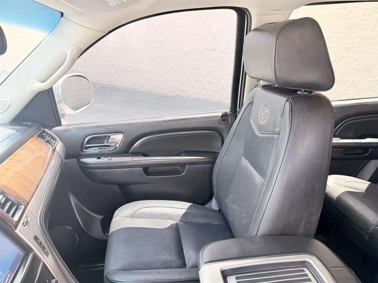 Cadillac Escalade AWD 4dr Platinum Edition 2013