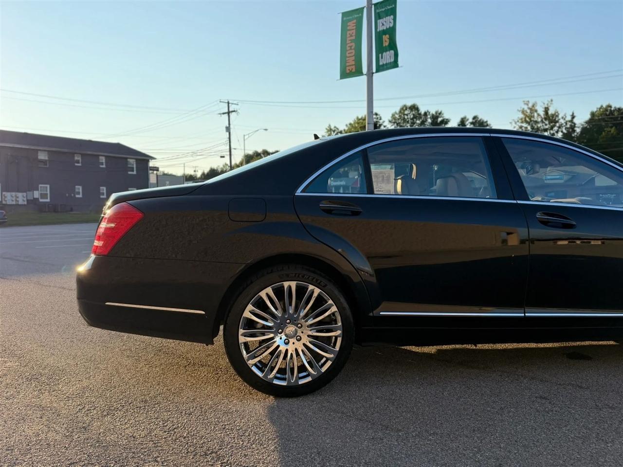 Mercedes-Benz S-Class 4dr Sdn S 550 4MATIC 2013