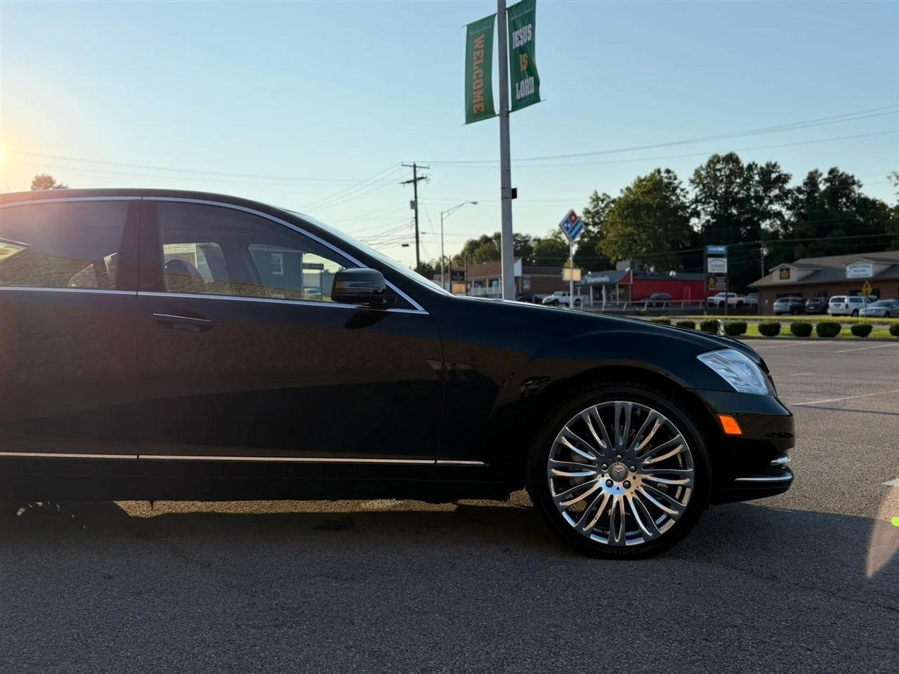 Mercedes-Benz S-Class 4dr Sdn S 550 4MATIC 2013