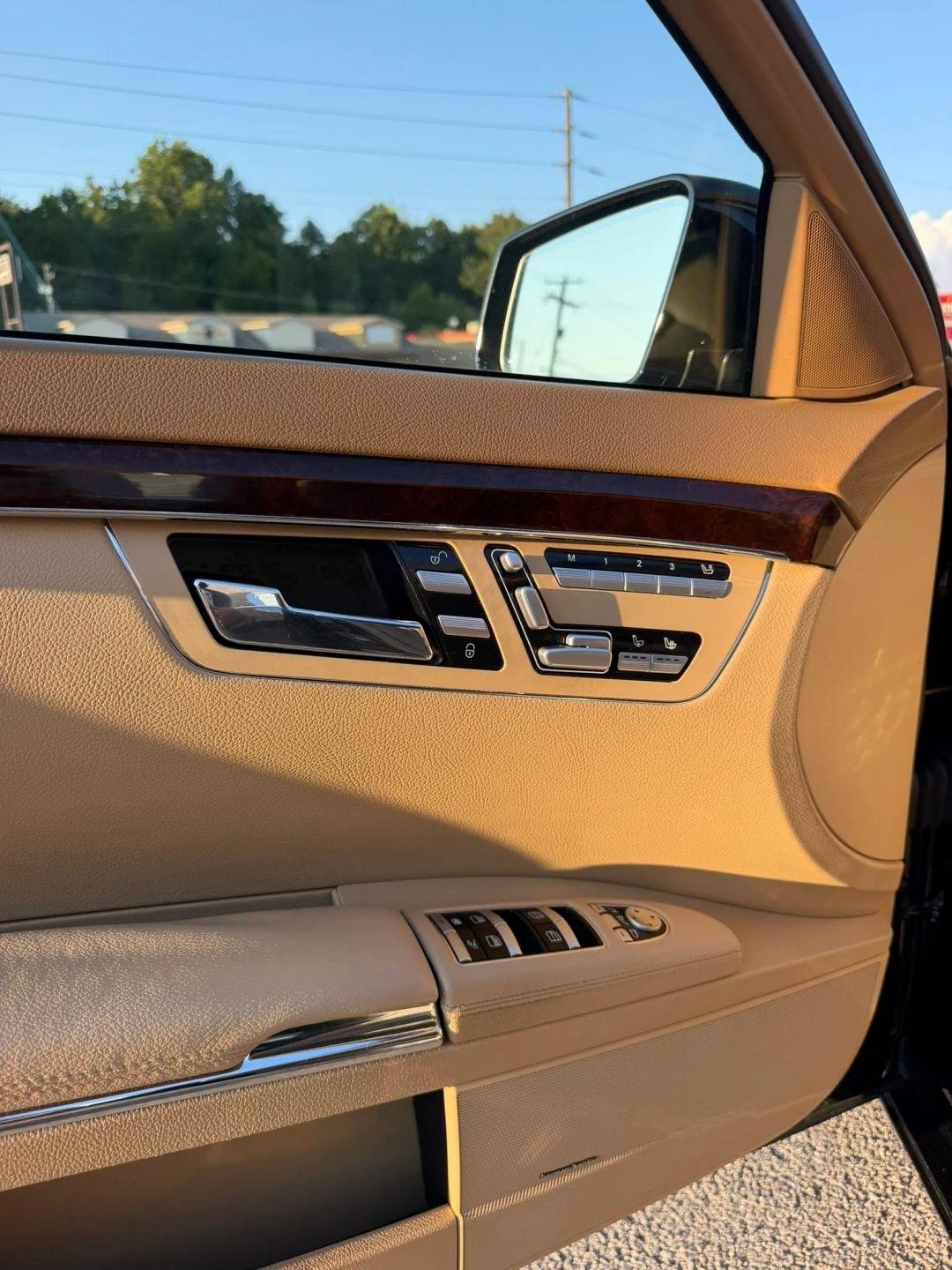 Mercedes-Benz S-Class 4dr Sdn S 550 4MATIC 2013