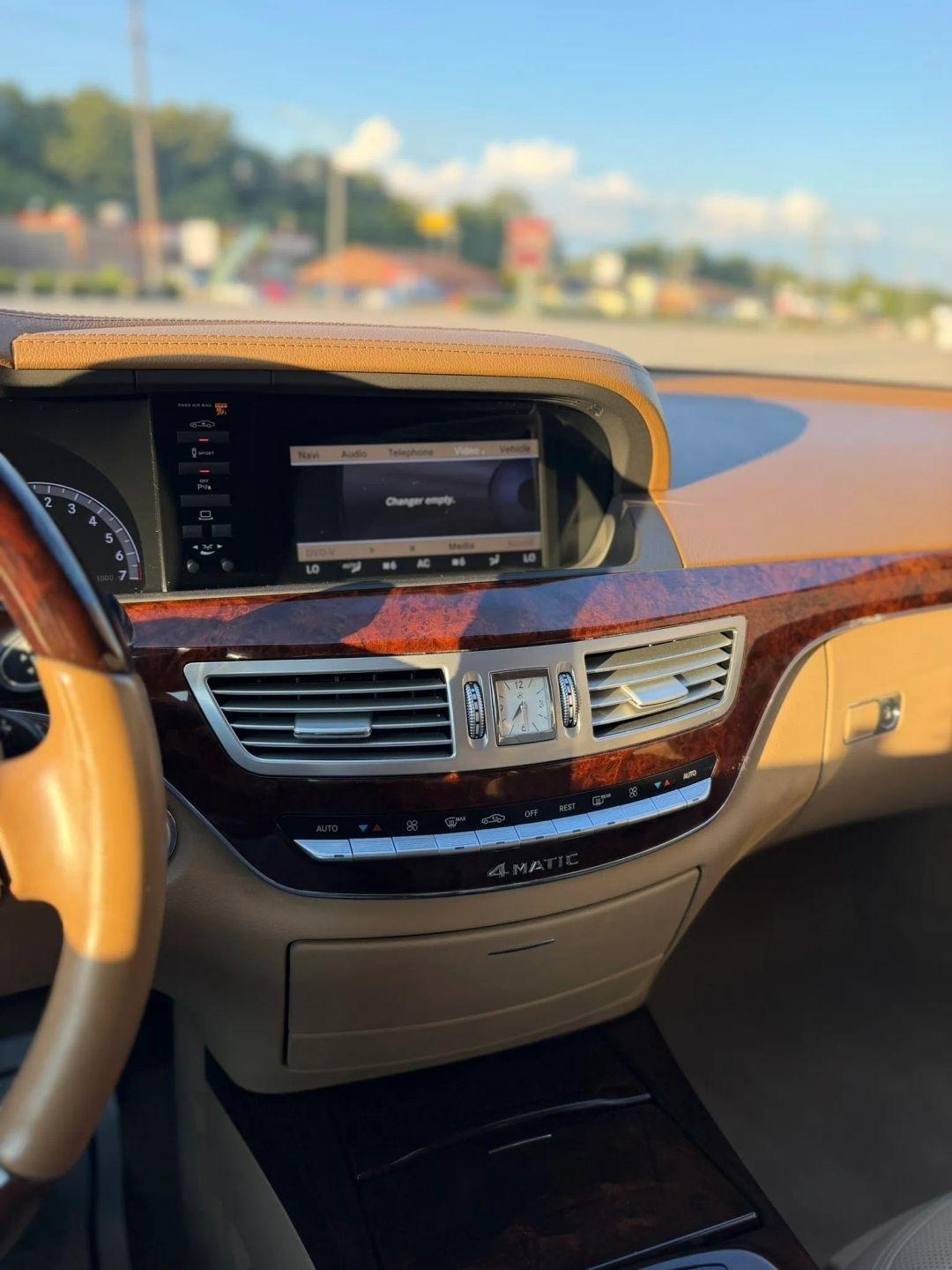 Mercedes-Benz S-Class 4dr Sdn S 550 4MATIC 2013
