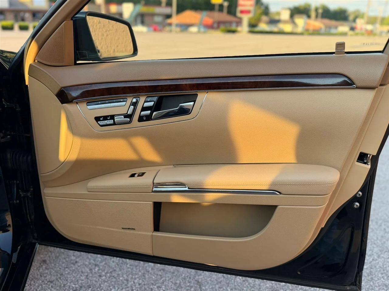 Mercedes-Benz S-Class 4dr Sdn S 550 4MATIC 2013