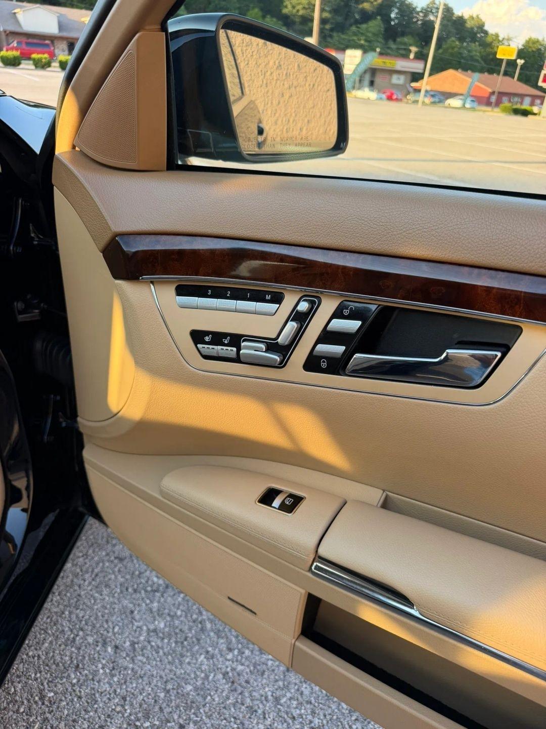 Mercedes-Benz S-Class 4dr Sdn S 550 4MATIC 2013