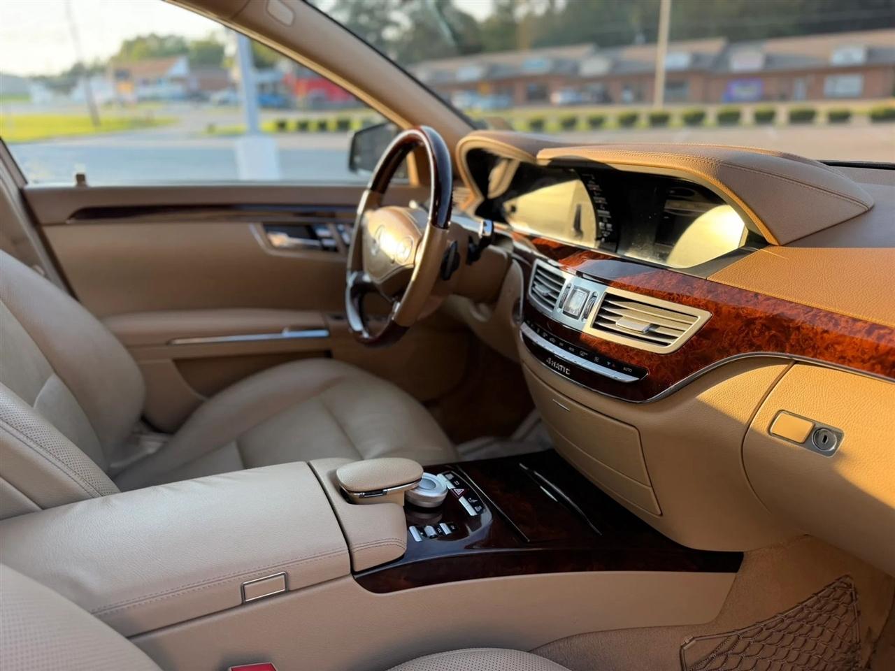 Mercedes-Benz S-Class 4dr Sdn S 550 4MATIC 2013
