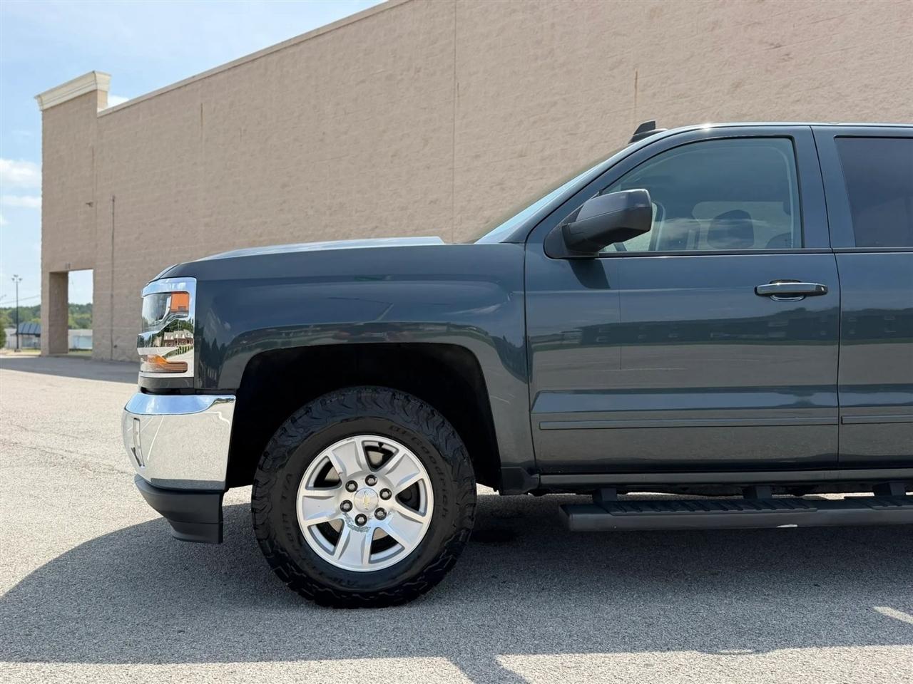 Chevrolet Silverado 1500 4WD Crew Cab 143.5" LT w/1LT 2018