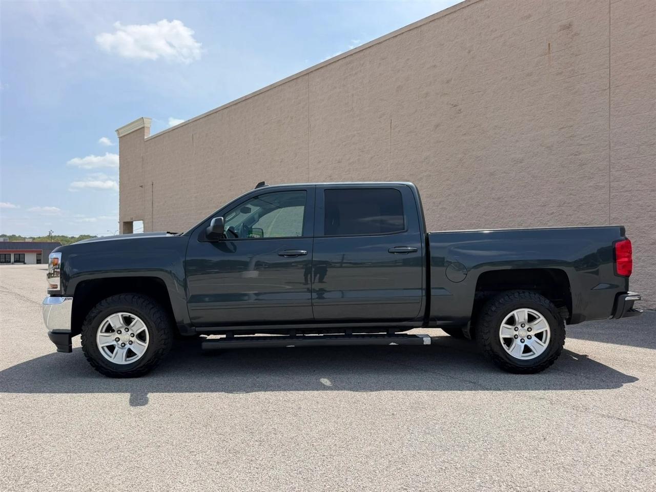 Chevrolet Silverado 1500 4WD Crew Cab 143.5" LT w/1LT 2018