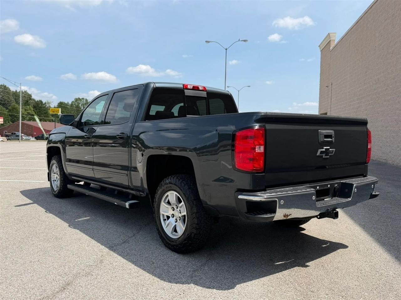 Chevrolet Silverado 1500 4WD Crew Cab 143.5" LT w/1LT 2018