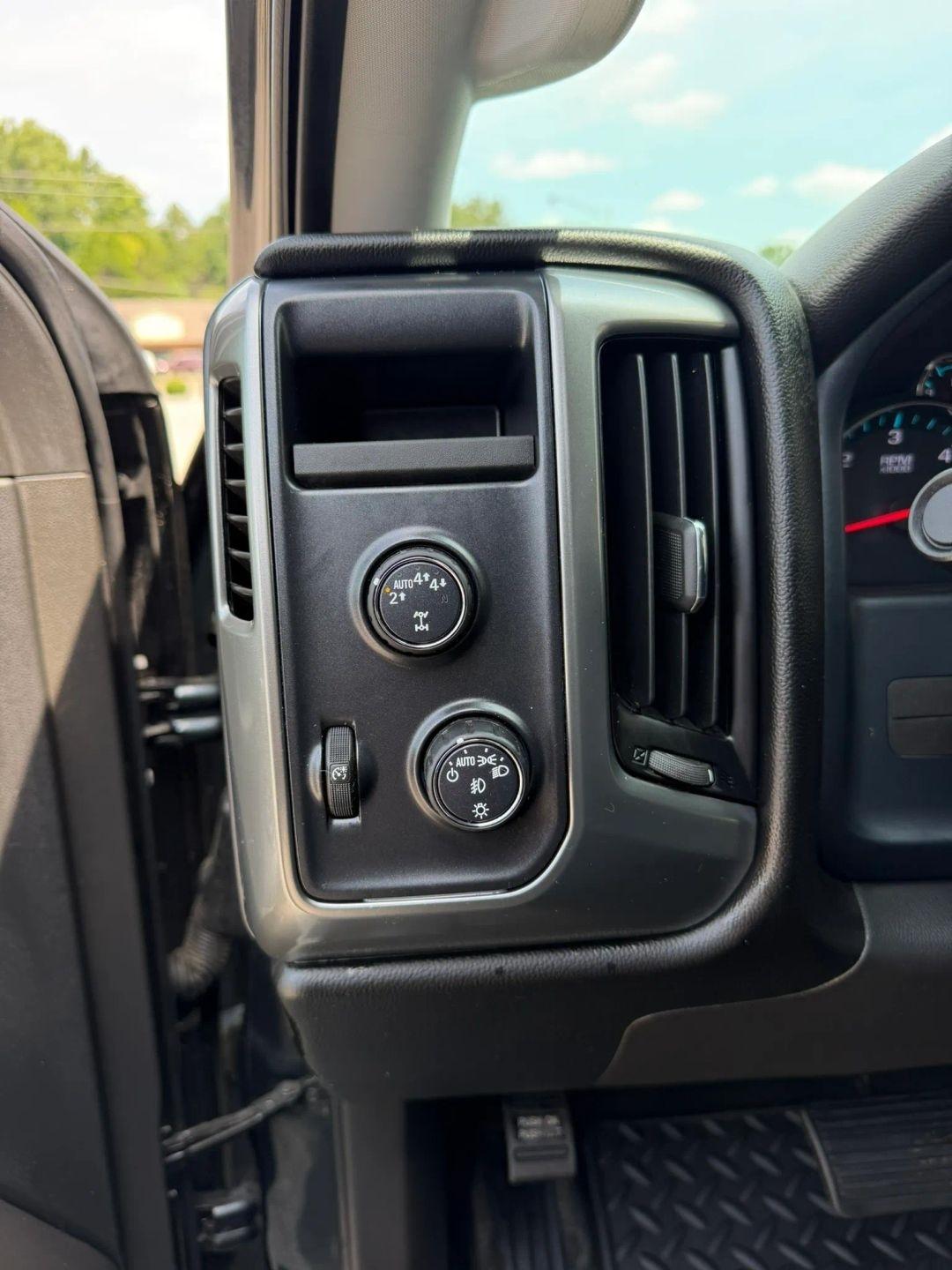 Chevrolet Silverado 1500 4WD Crew Cab 143.5" LT w/1LT 2018