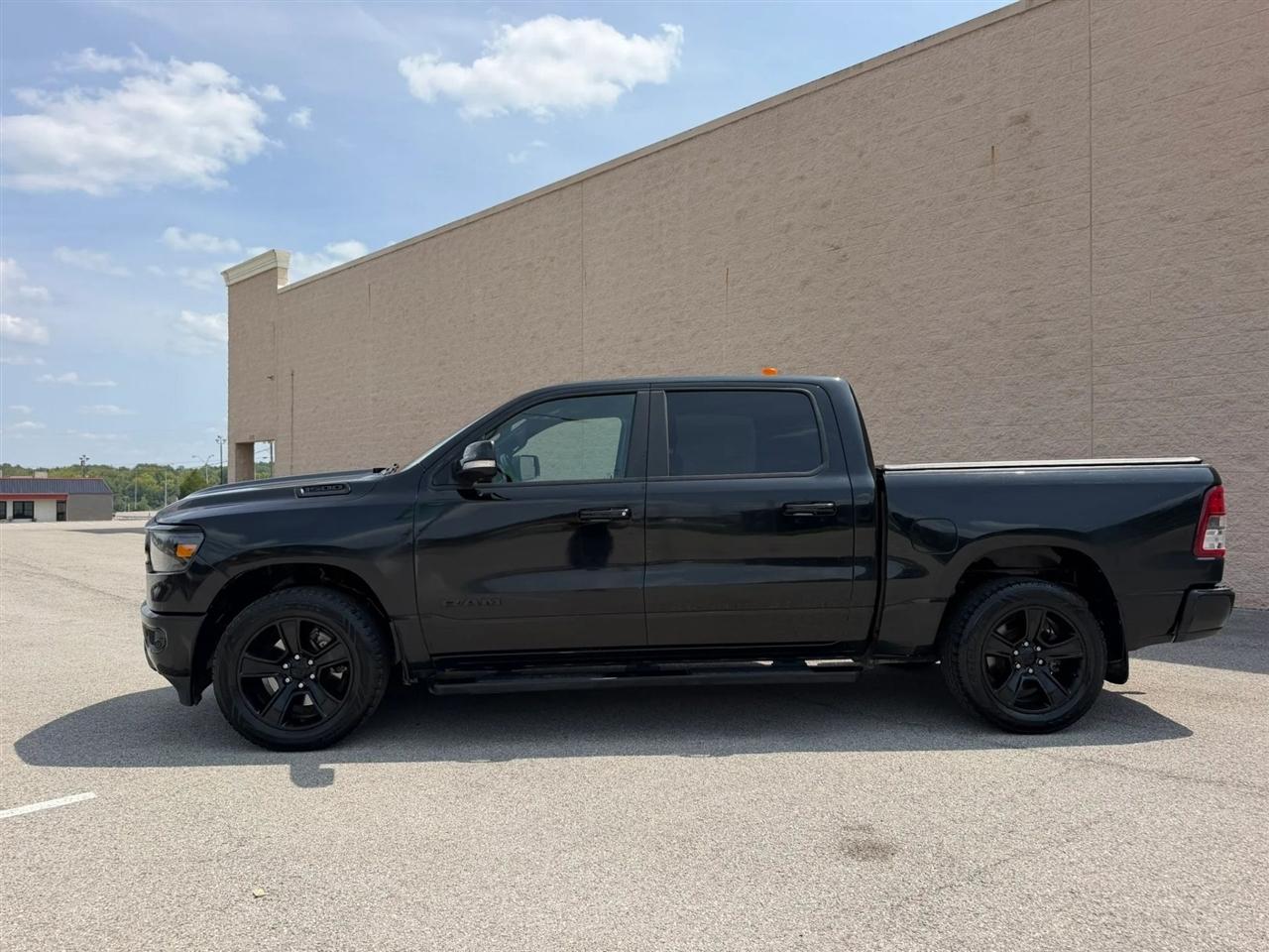 RAM 1500 Big Horn 4x4 Crew Cab 5'7" Box 2020