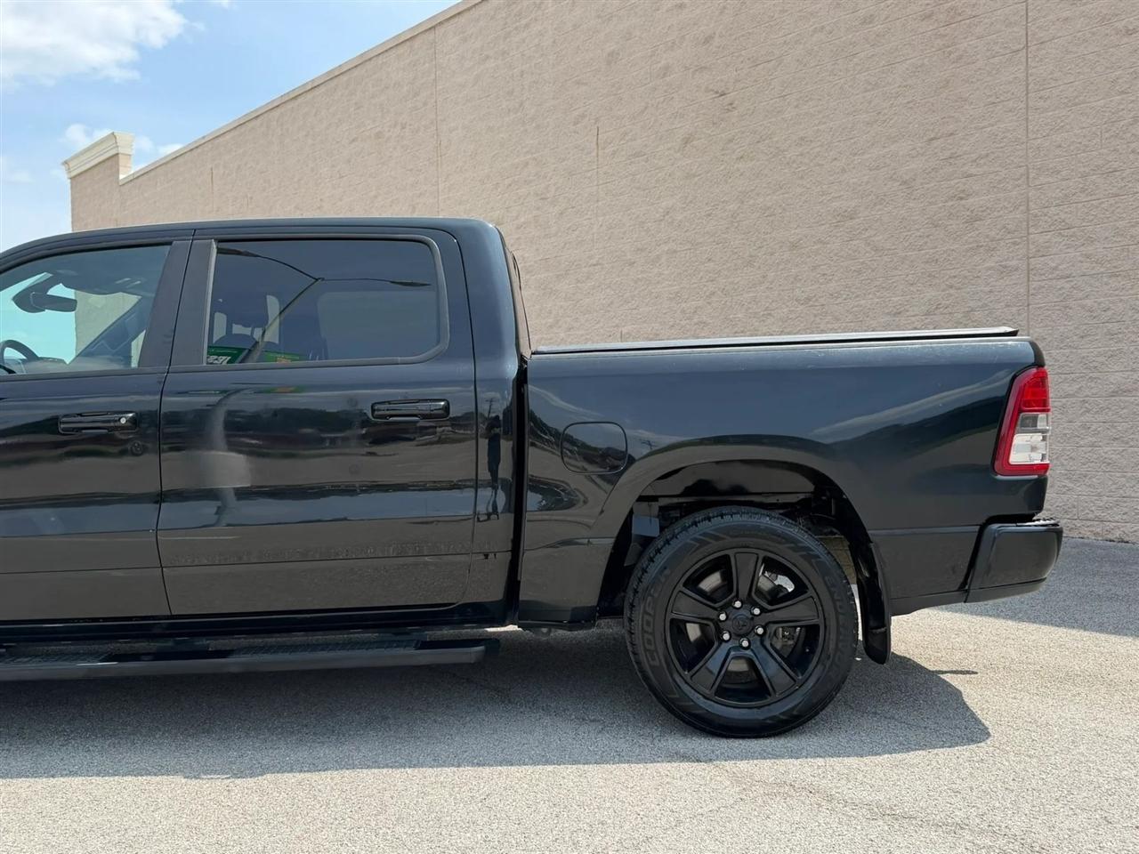 RAM 1500 Big Horn 4x4 Crew Cab 5'7" Box 2020