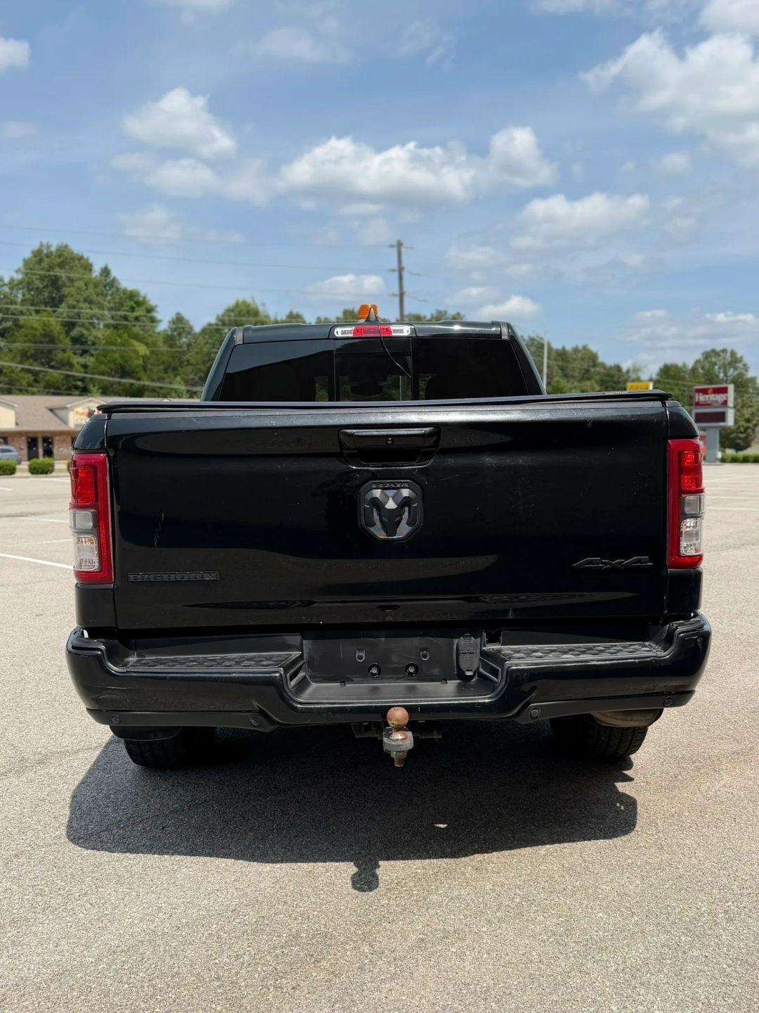 RAM 1500 Big Horn 4x4 Crew Cab 5'7" Box 2020