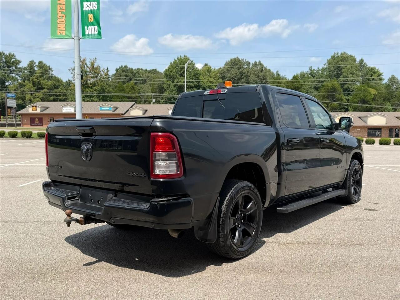 RAM 1500 Big Horn 4x4 Crew Cab 5'7" Box 2020