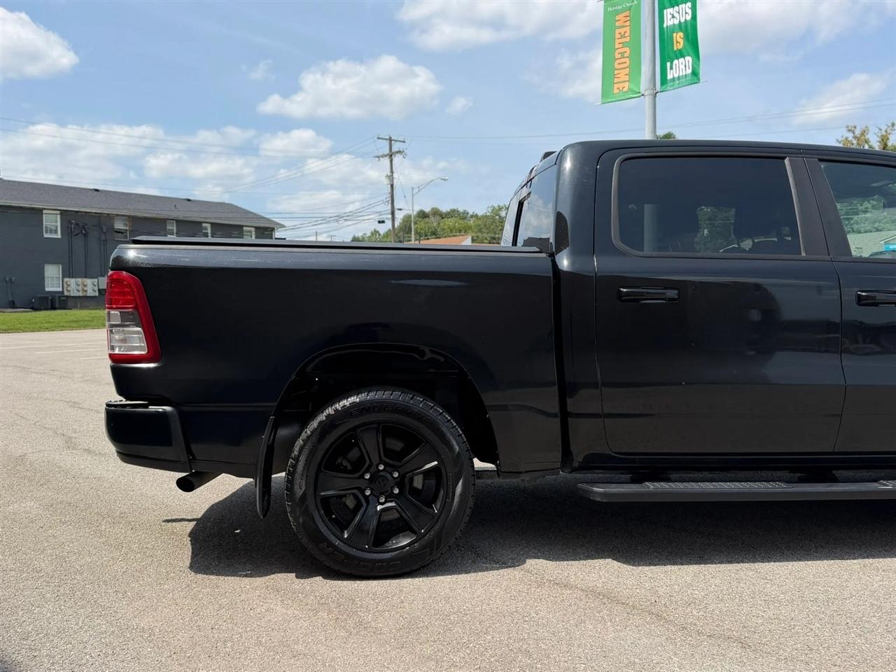 RAM 1500 Big Horn 4x4 Crew Cab 5'7" Box 2020