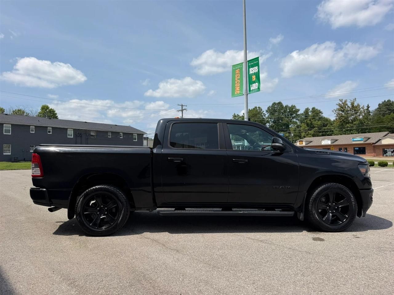 RAM 1500 Big Horn 4x4 Crew Cab 5'7" Box 2020