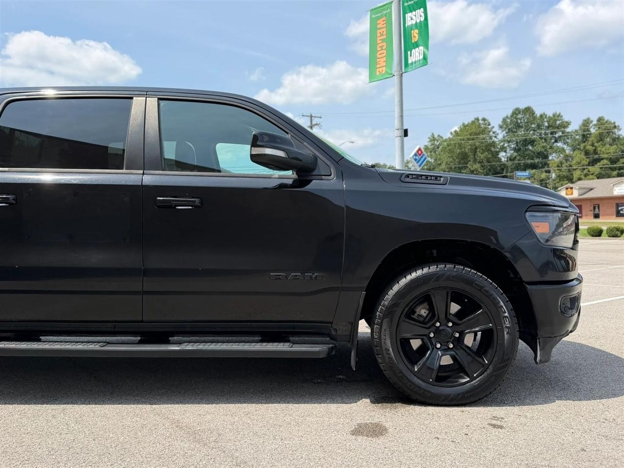 RAM 1500 Big Horn 4x4 Crew Cab 5'7" Box 2020