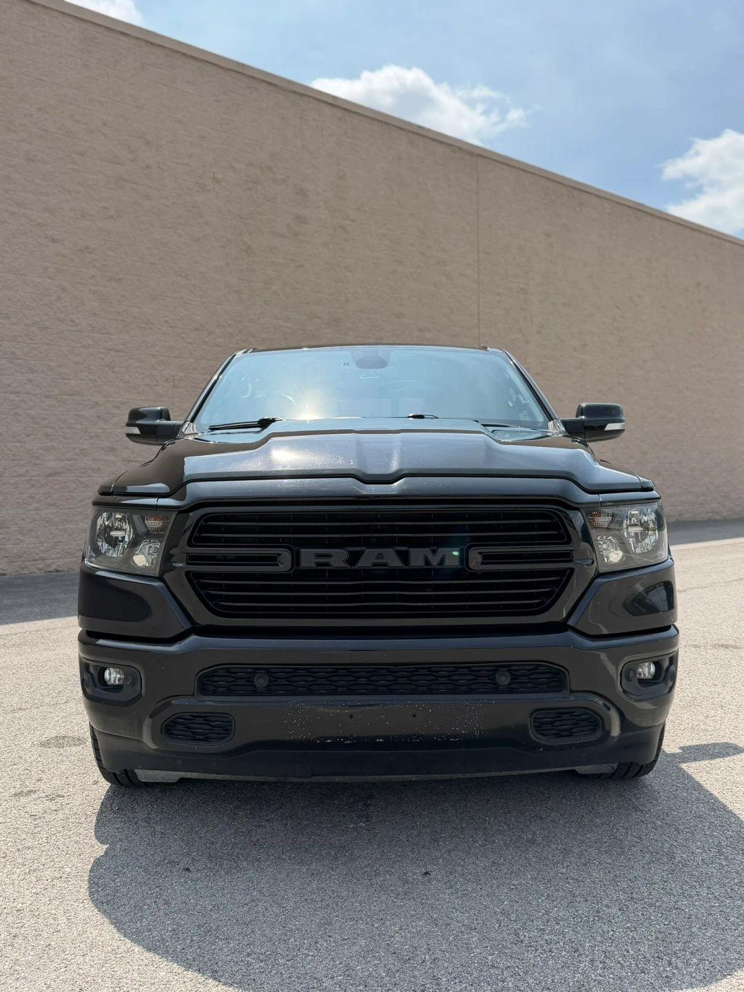 RAM 1500 Big Horn 4x4 Crew Cab 5'7" Box 2020