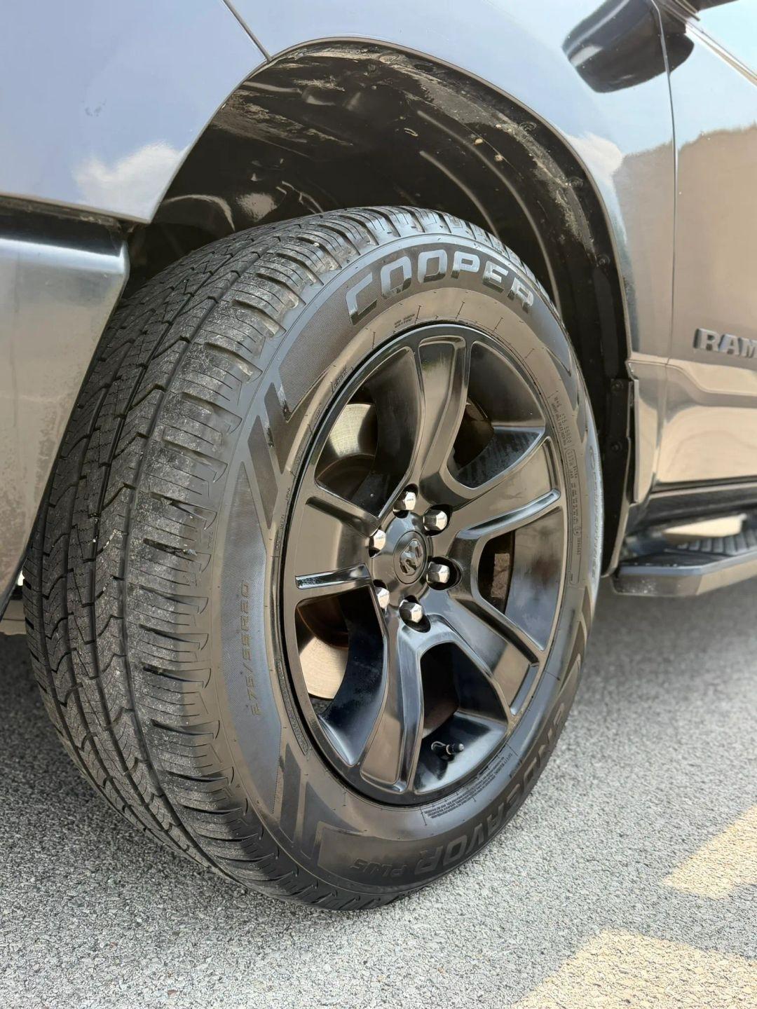 RAM 1500 Big Horn 4x4 Crew Cab 5'7" Box 2020