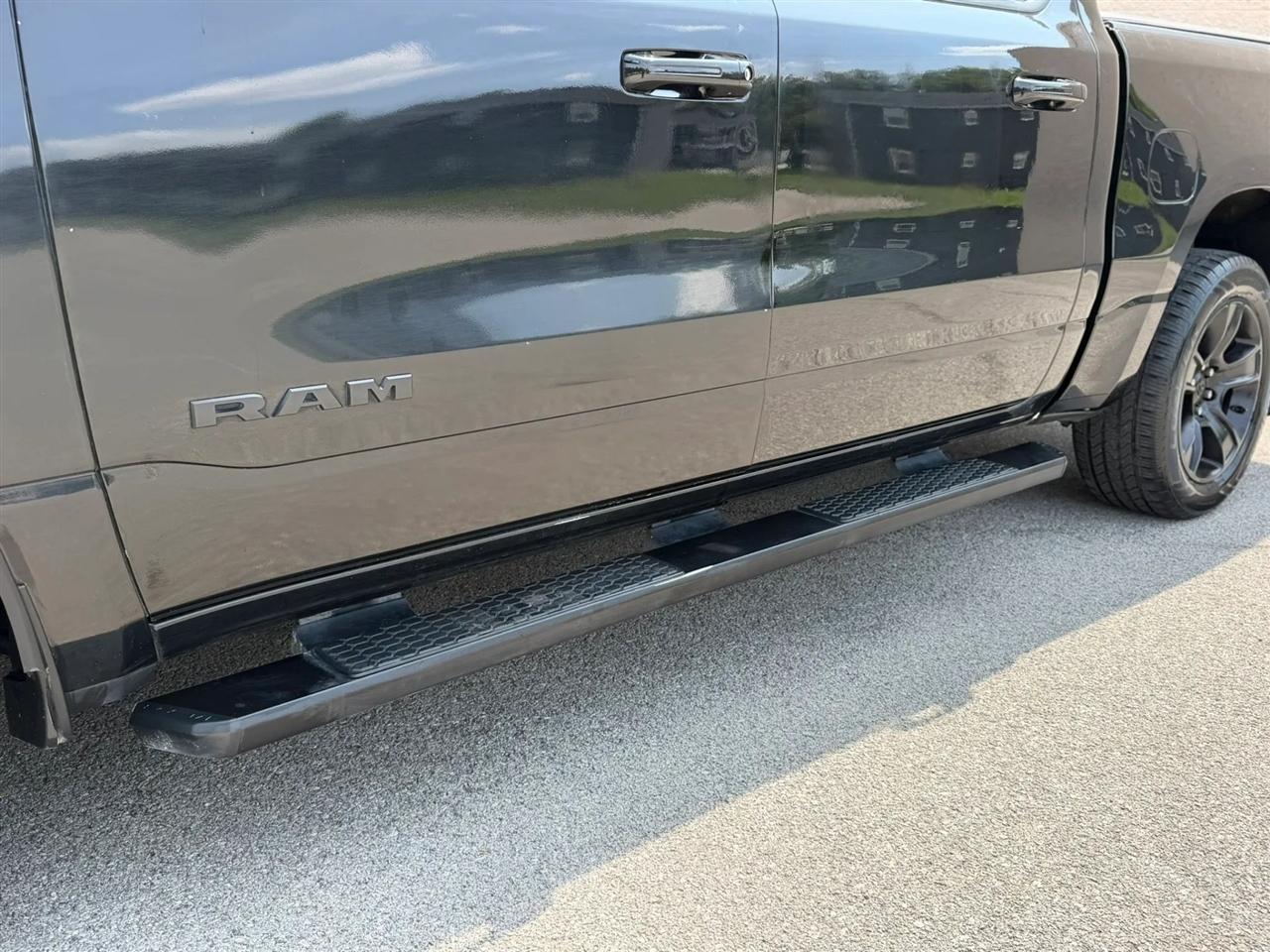 RAM 1500 Big Horn 4x4 Crew Cab 5'7" Box 2020