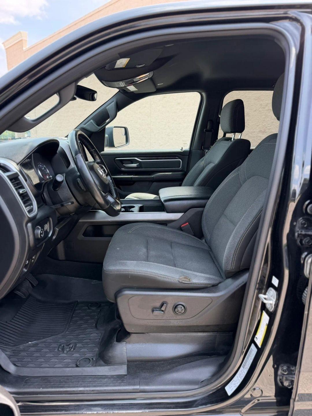 RAM 1500 Big Horn 4x4 Crew Cab 5'7" Box 2020