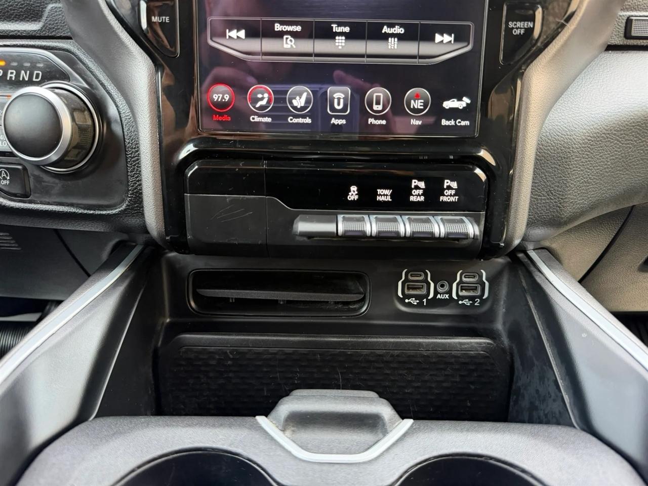 RAM 1500 Big Horn 4x4 Crew Cab 5'7" Box 2020