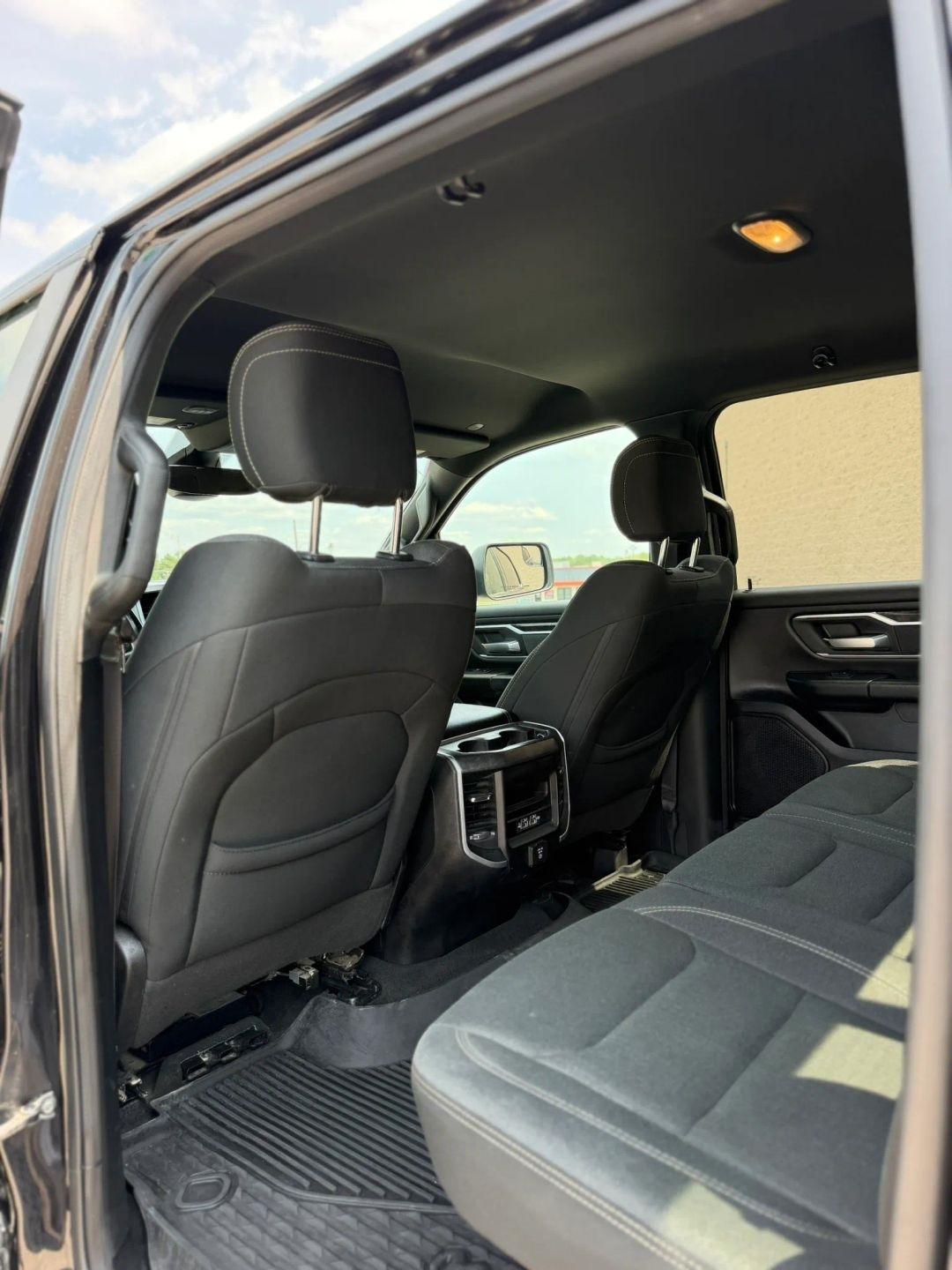 RAM 1500 Big Horn 4x4 Crew Cab 5'7" Box 2020