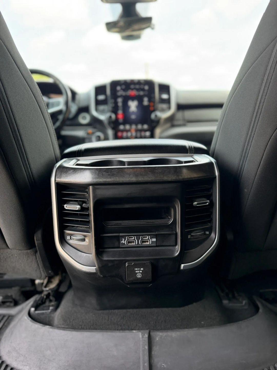 RAM 1500 Big Horn 4x4 Crew Cab 5'7" Box 2020
