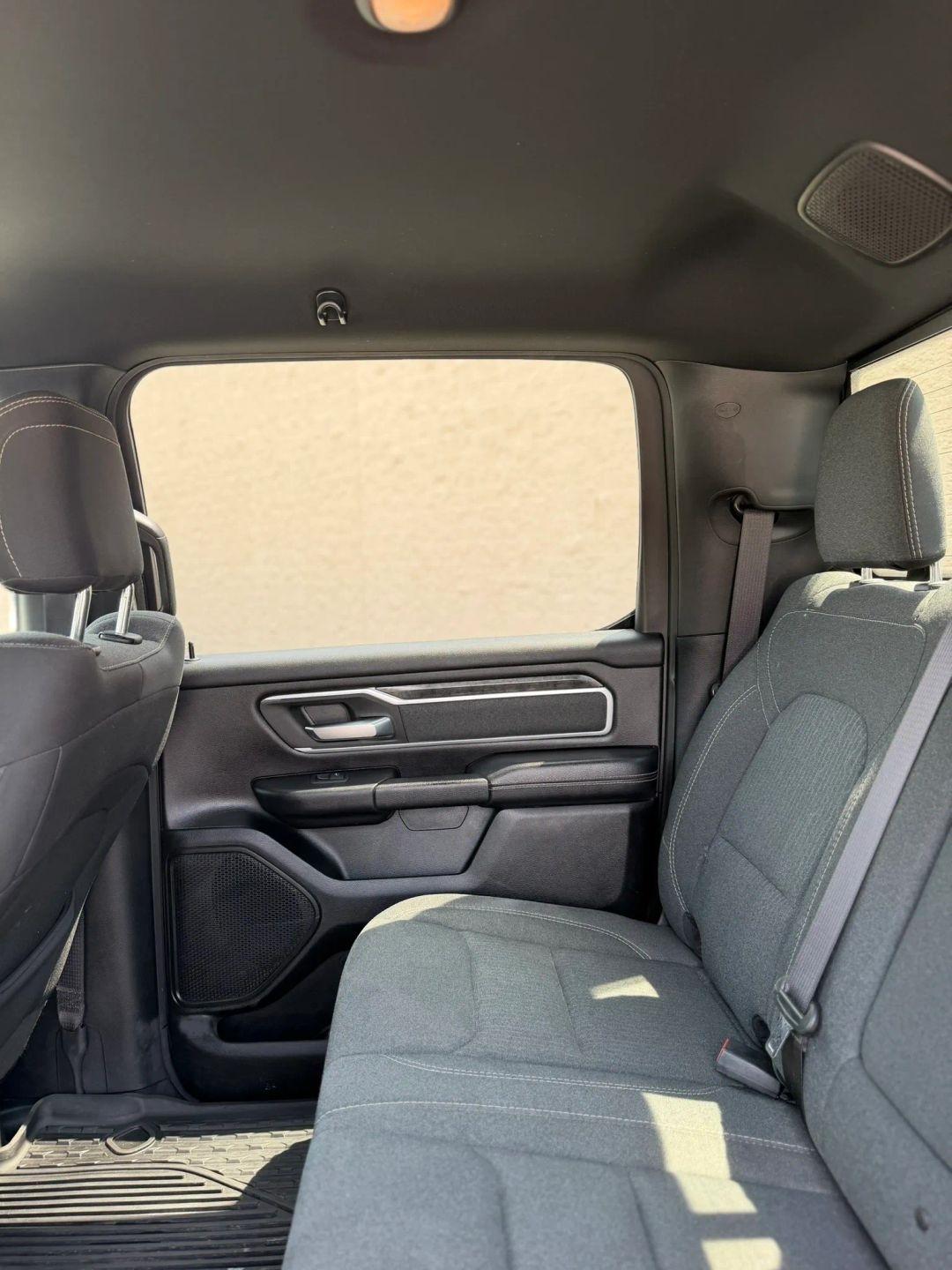 RAM 1500 Big Horn 4x4 Crew Cab 5'7" Box 2020