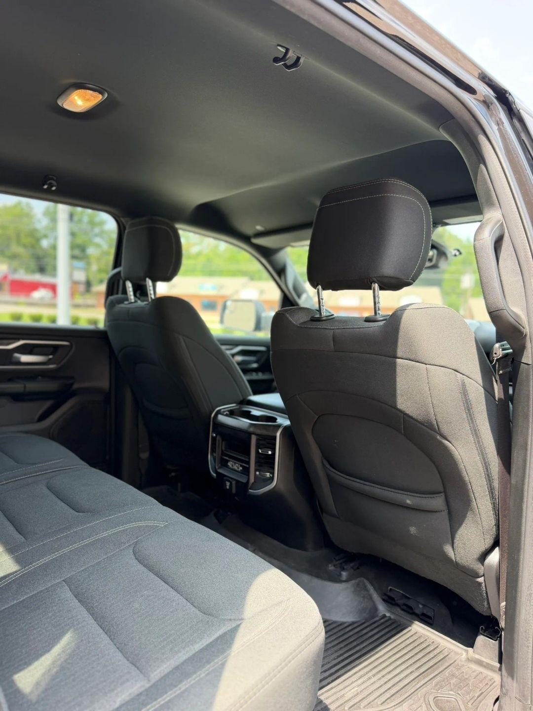 RAM 1500 Big Horn 4x4 Crew Cab 5'7" Box 2020
