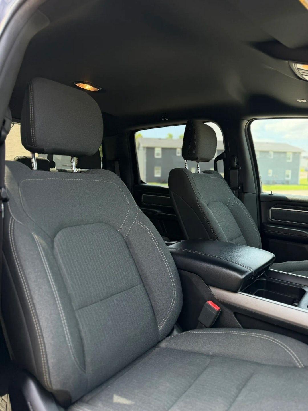 RAM 1500 Big Horn 4x4 Crew Cab 5'7" Box 2020